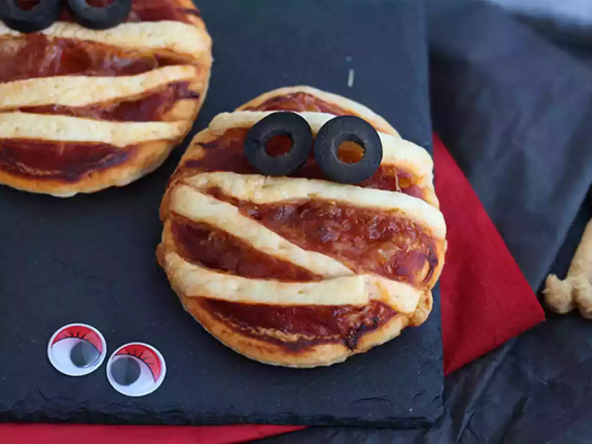 Halloween pizza mummies - photo 3