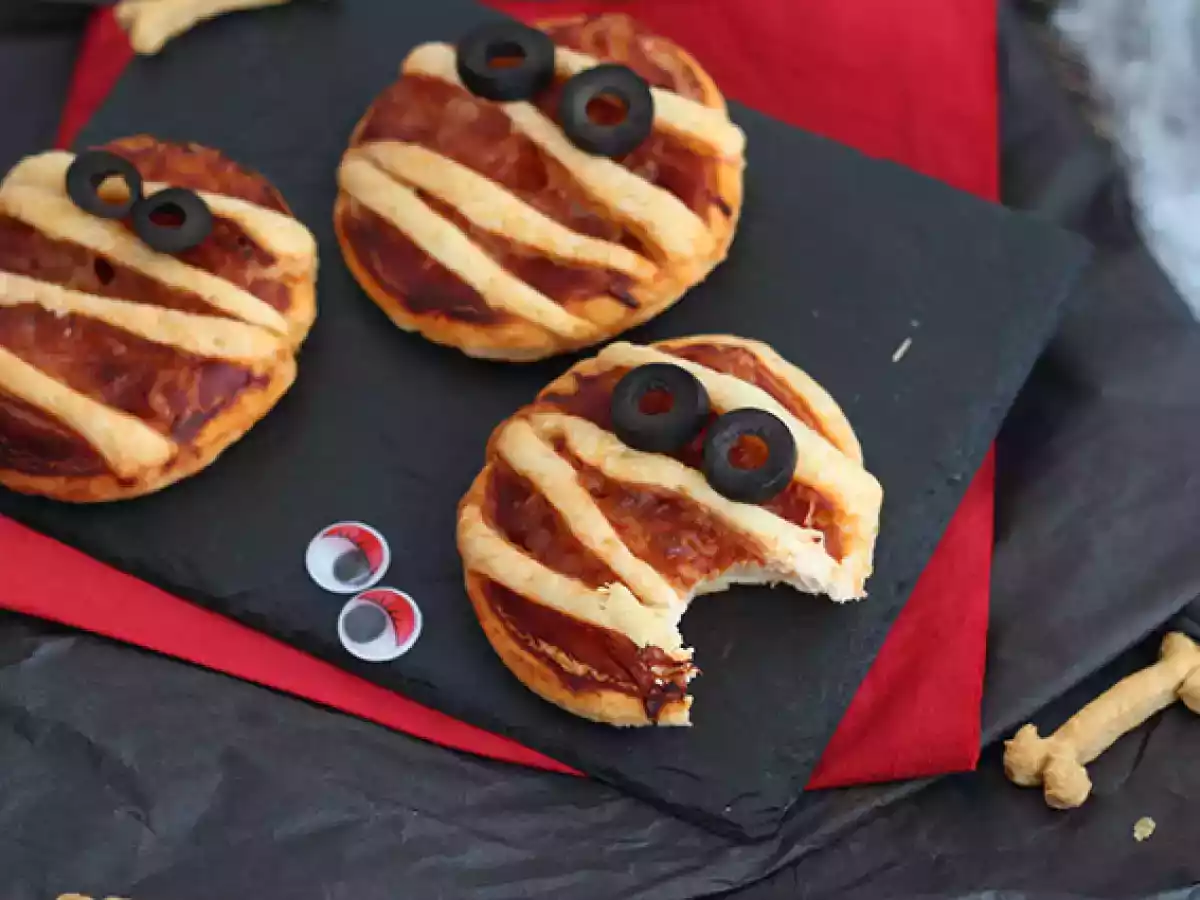 Halloween pizza mummies - photo 5