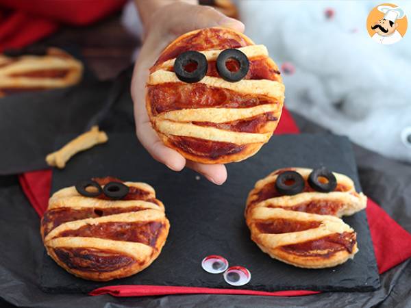 Halloween pizza mummies