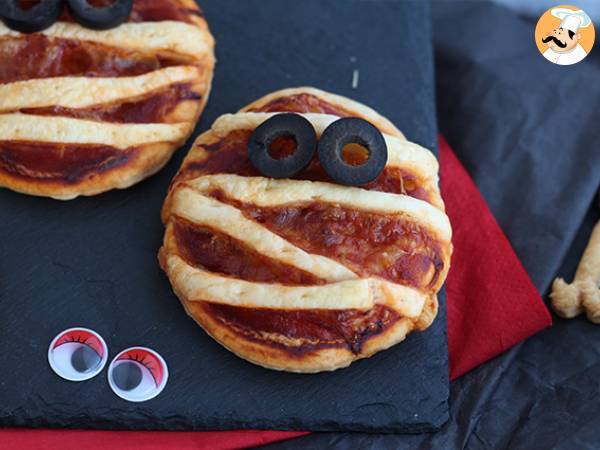 Halloween pizza mummies - photo 3