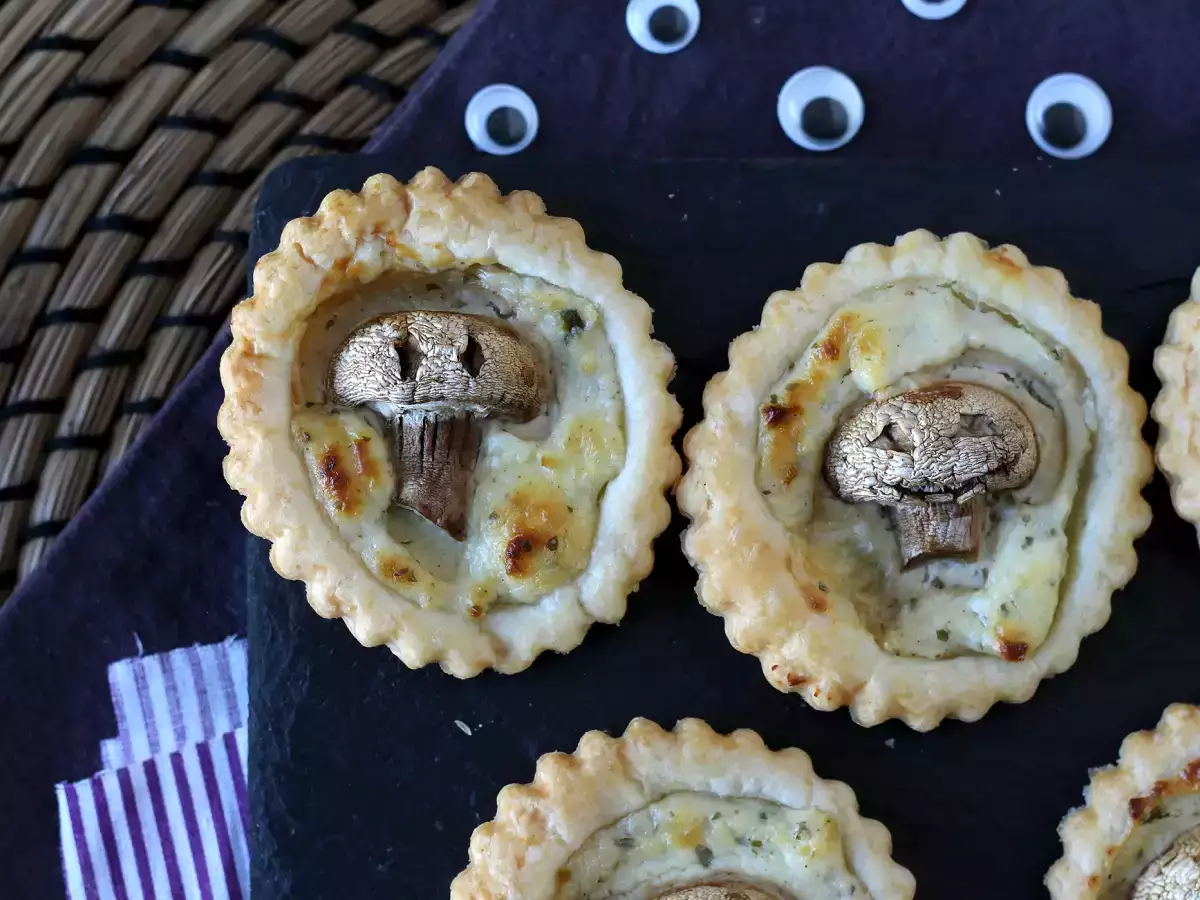 Halloween tarts with mushrooms and garlic-herb cheese - photo 2