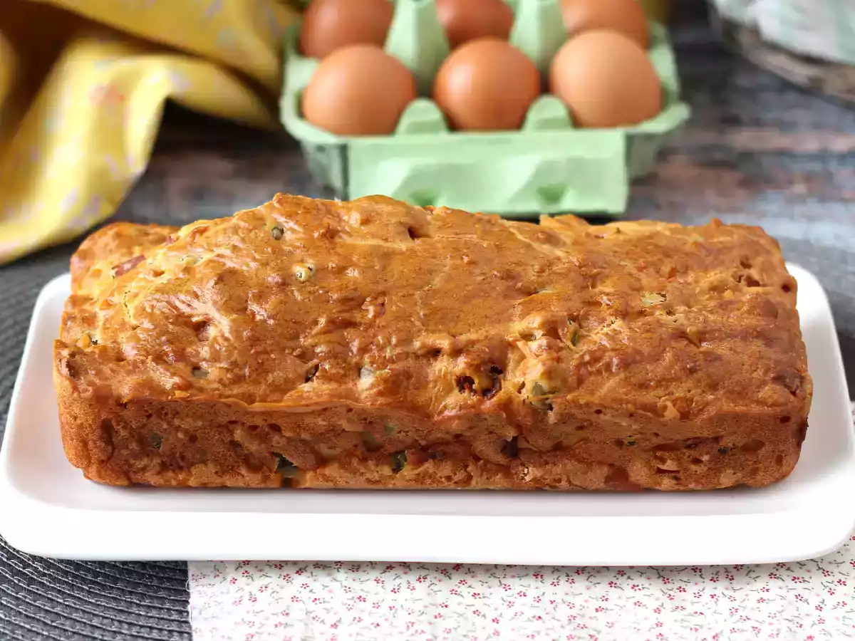 Ham, olive and sun-dried tomato cake with skyr - photo 2