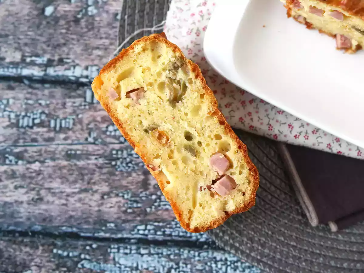 Ham, olive and sun-dried tomato cake with skyr - photo 3