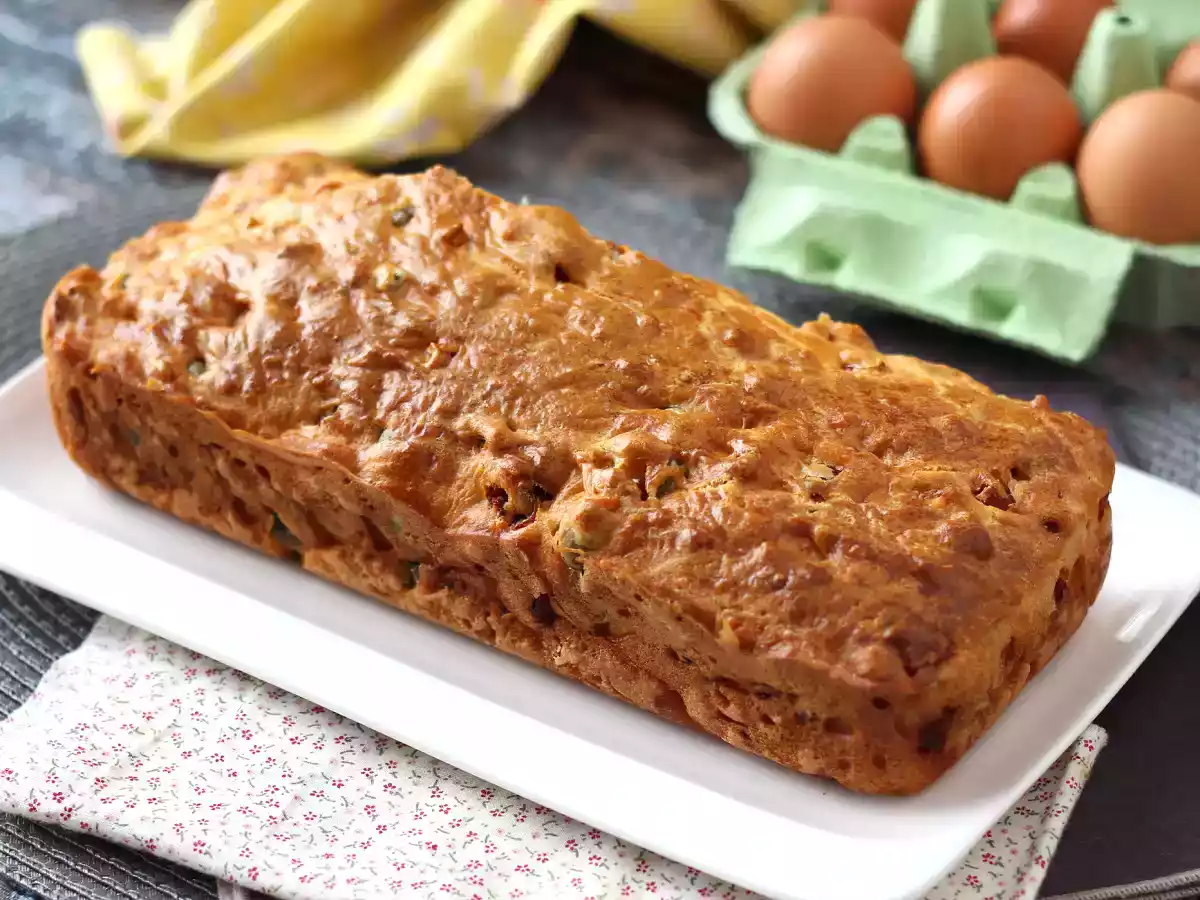 Ham, olive and sun-dried tomato cake with skyr - photo 4