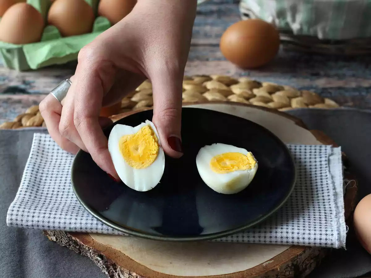 Hard-boiled eggs but cooked in airfryer - photo 3