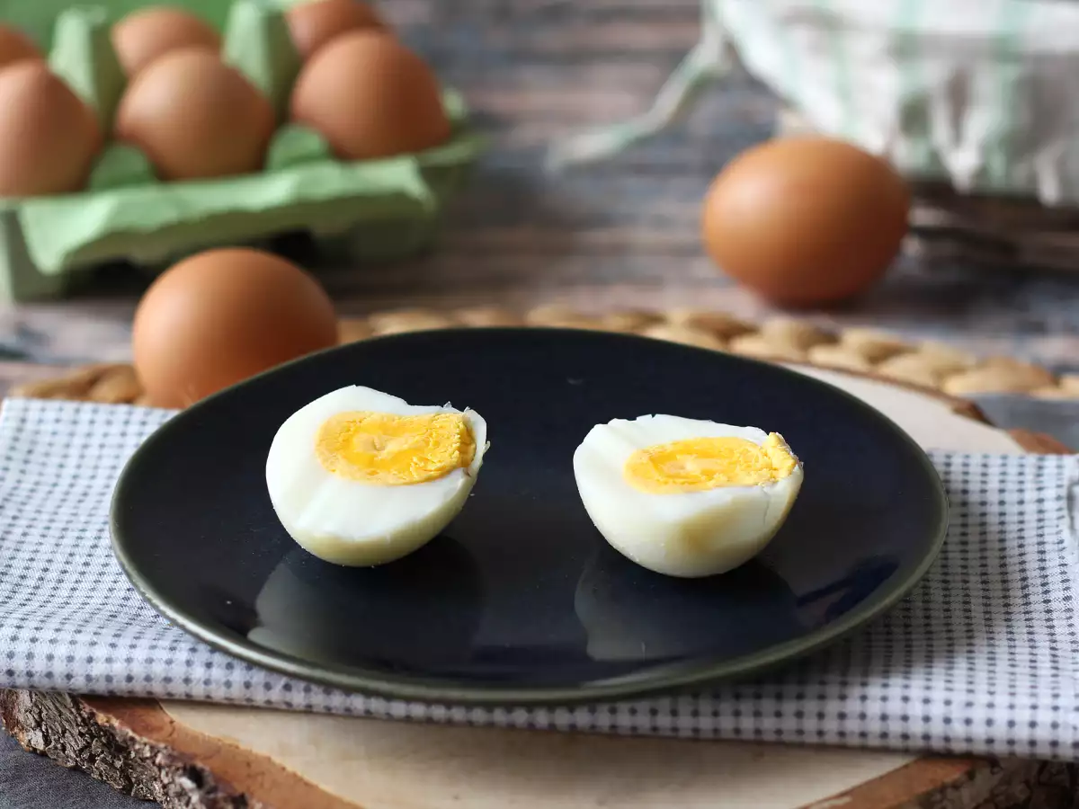 Hard-boiled eggs cooked in the air fryer - photo 5
