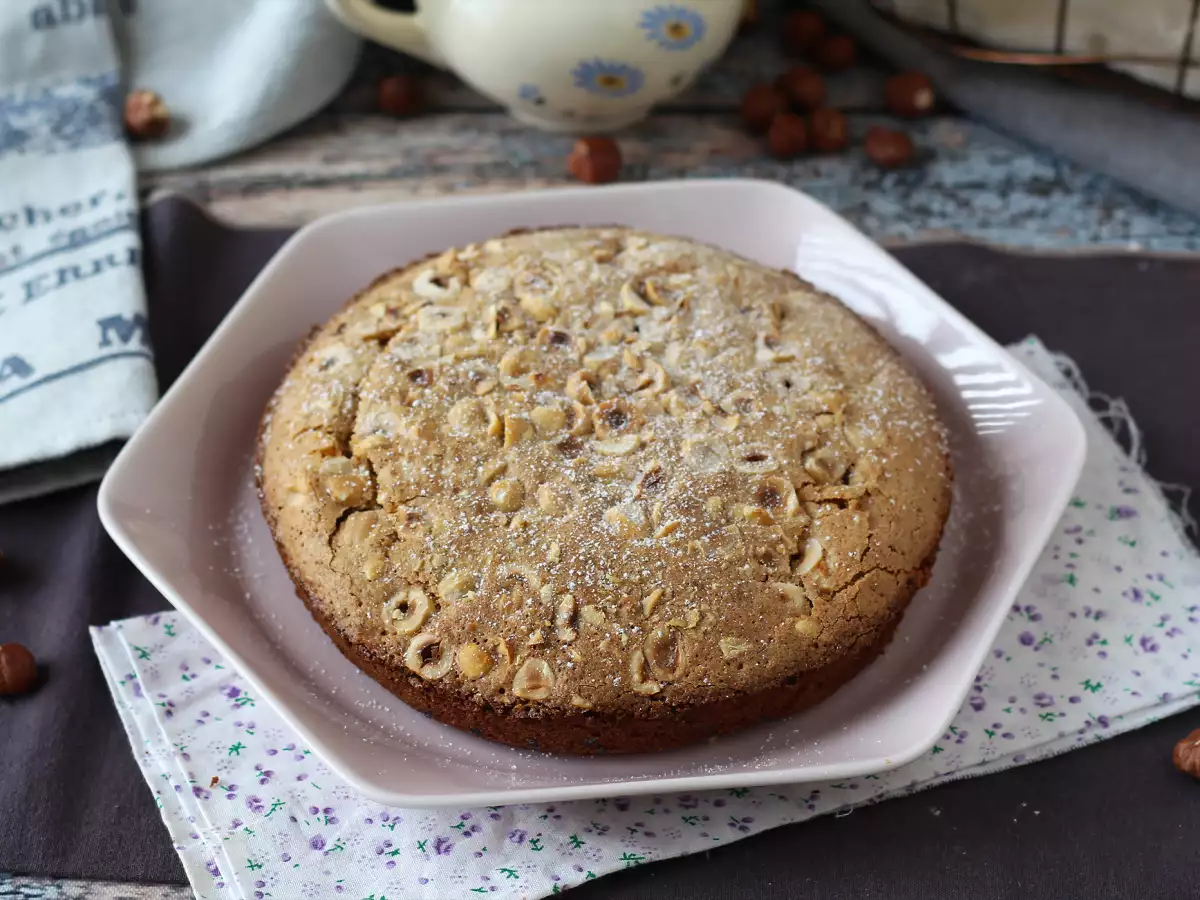 Hazelnut cake: a soft and crunchy cake made with just 5 ingredients! - photo 2