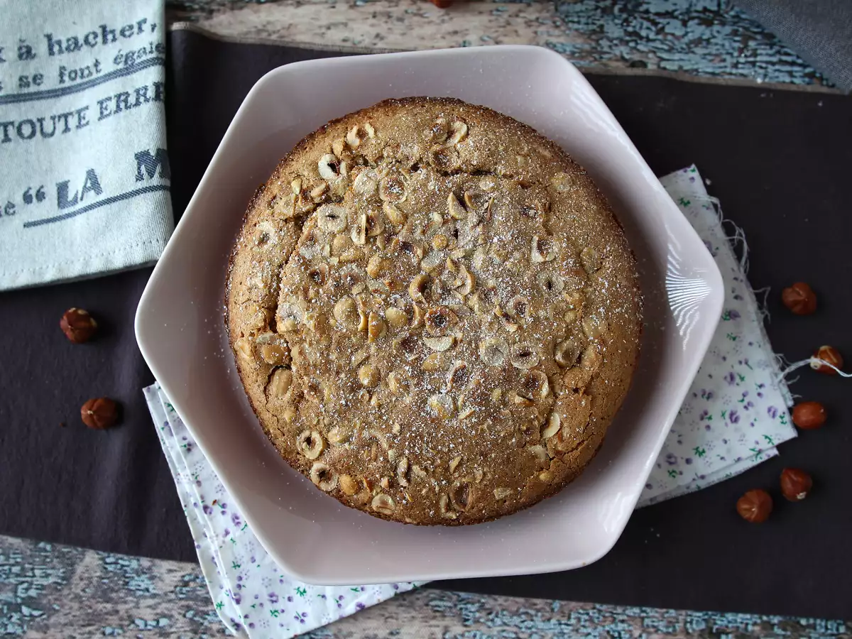 Hazelnut cake: a soft and crunchy cake made with just 5 ingredients! - photo 4