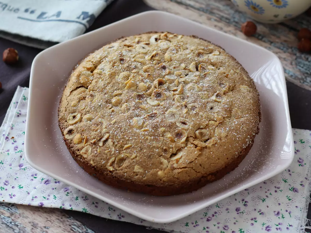 Hazelnut cake: a soft and crunchy cake made with just 5 ingredients! - photo 5