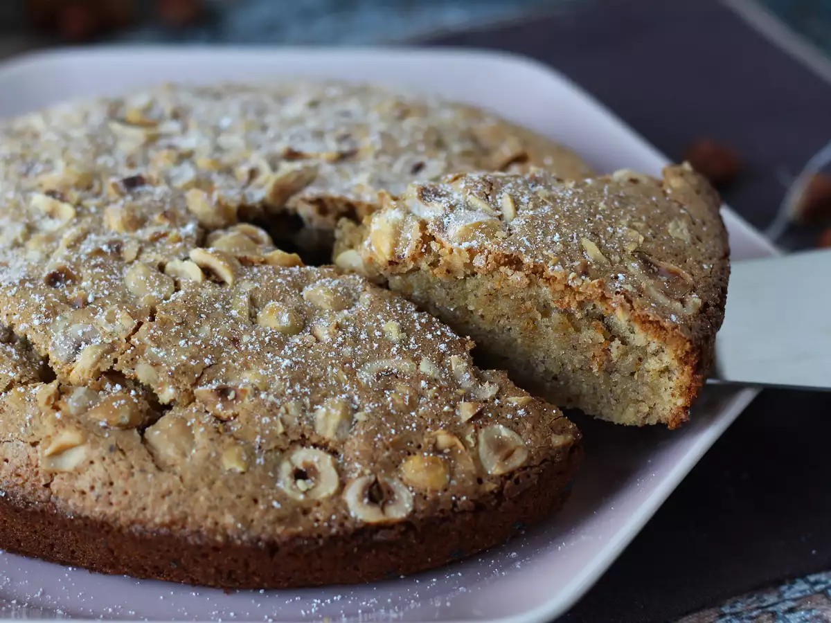 Hazelnut cake: a soft and crunchy cake made with just 5 ingredients! - photo 6
