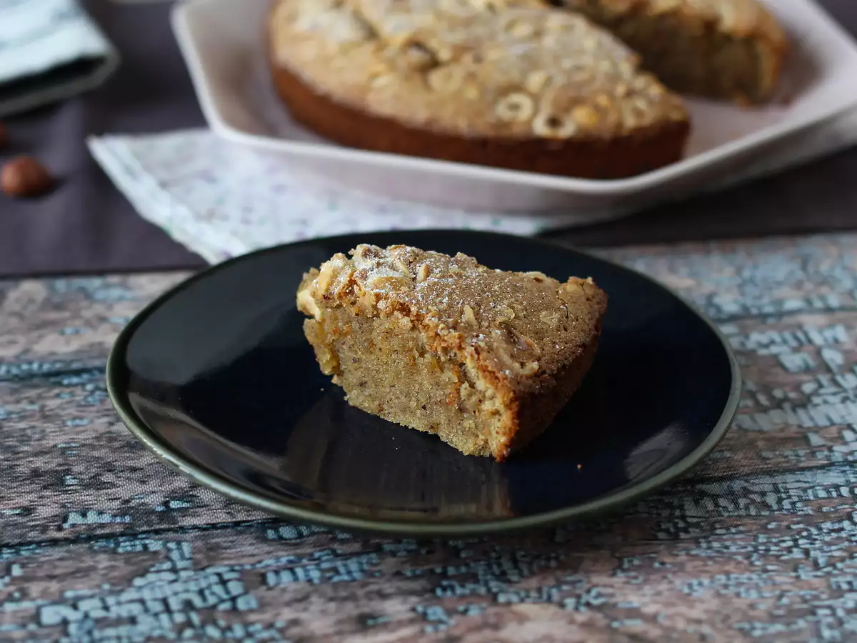 Hazelnut cake: a soft and crunchy cake made with just 5 ingredients! - photo 8