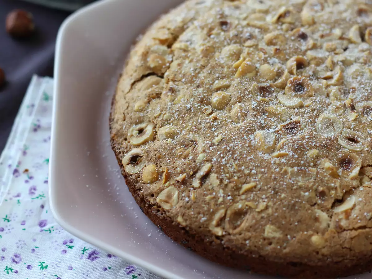 Hazelnut cake: a soft and crunchy cake made with just 5 ingredients! - photo 9