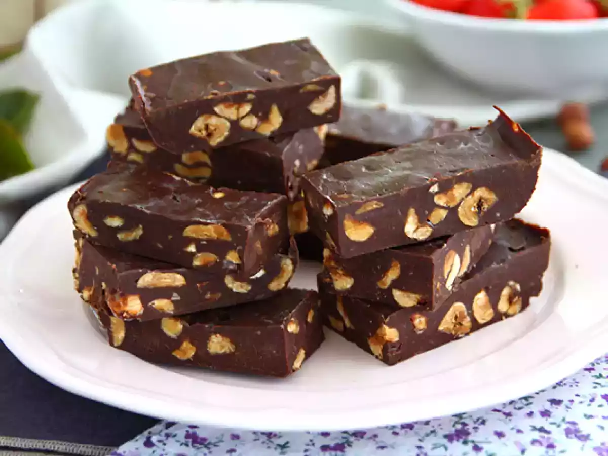 Hazelnut fudge - chocolate and hazelnut squares - photo 3