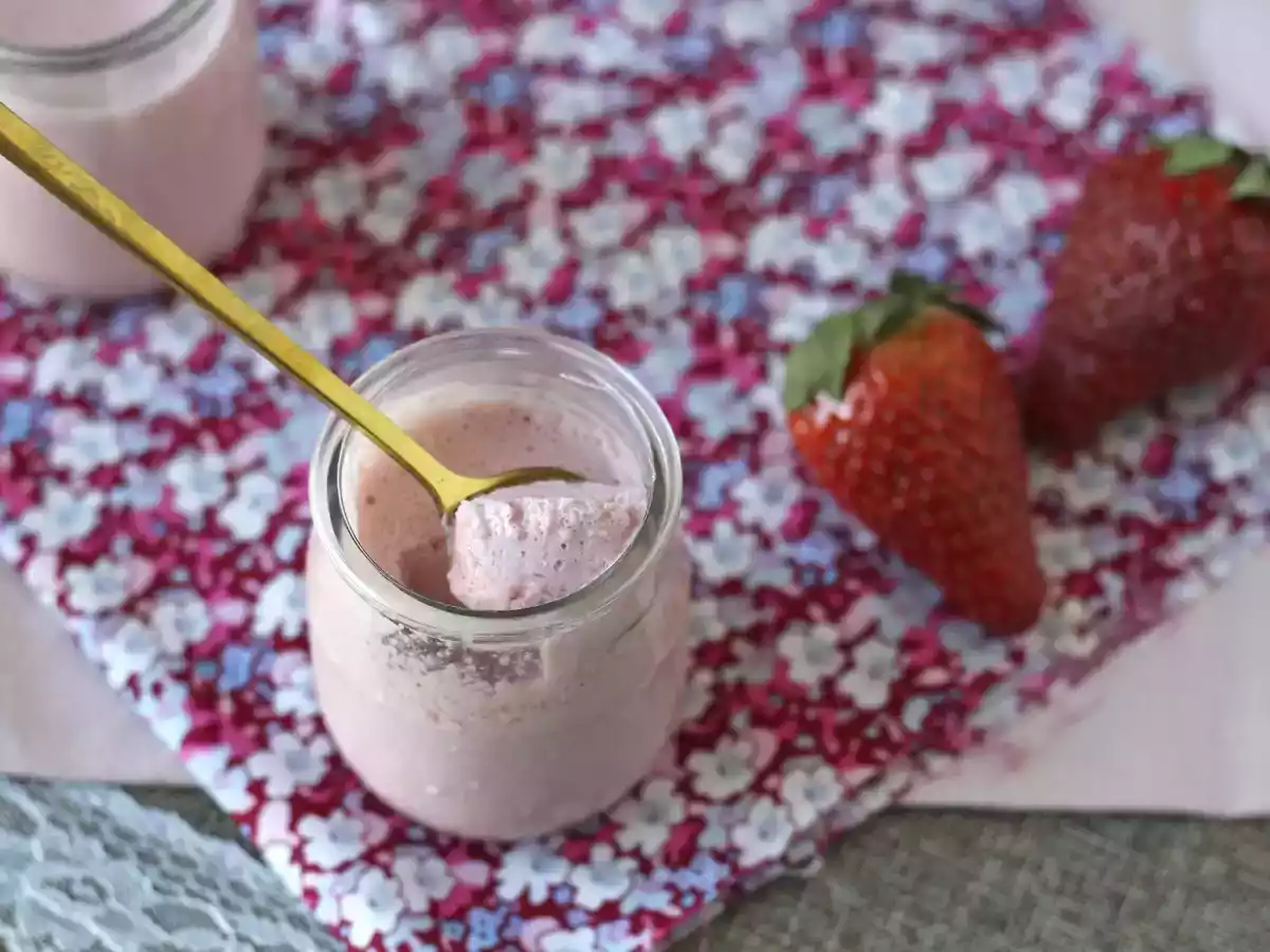 Healthy, creamy and high protein Strawberry Petit Suisse - photo 3