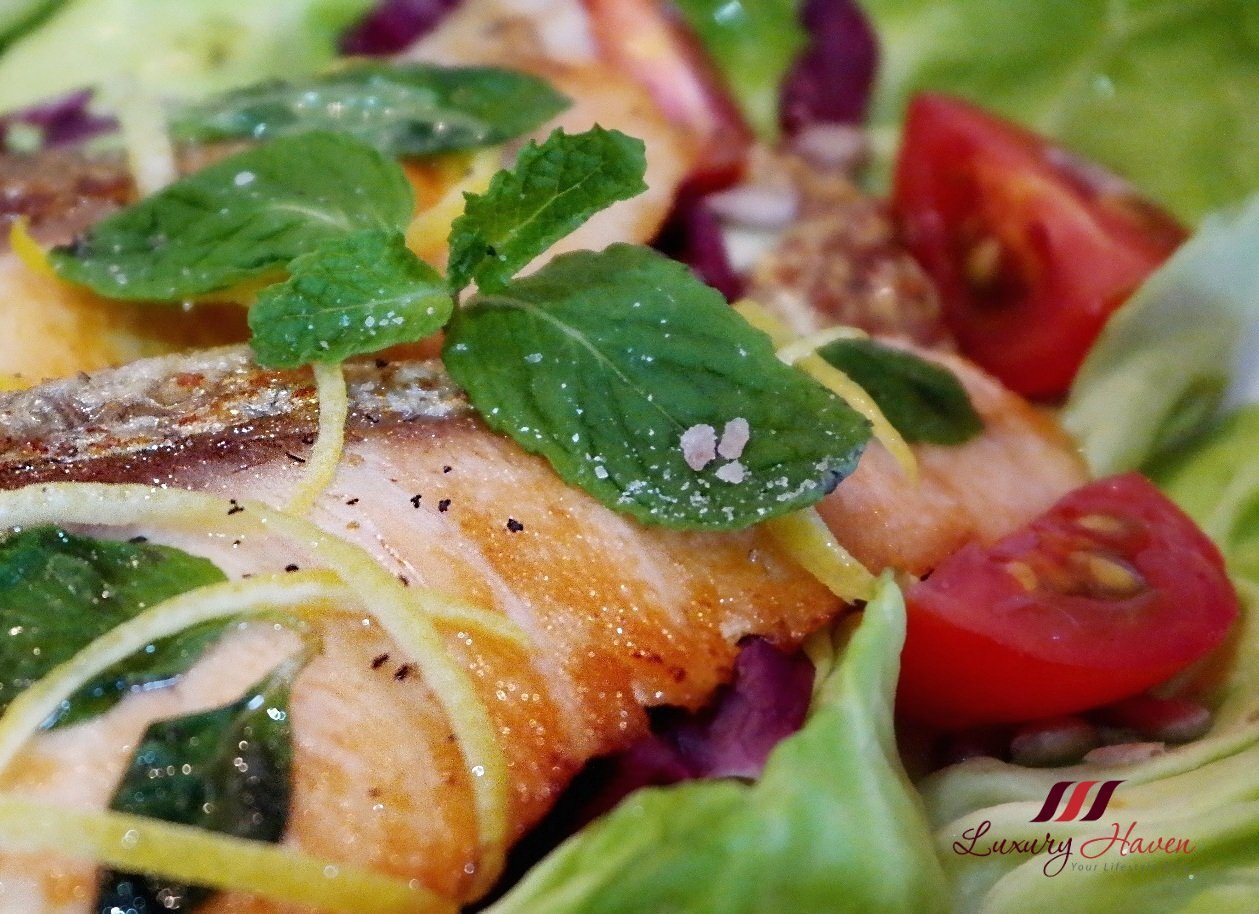 Healthy panseared salmon salad with himalayan crystal salt Recipe