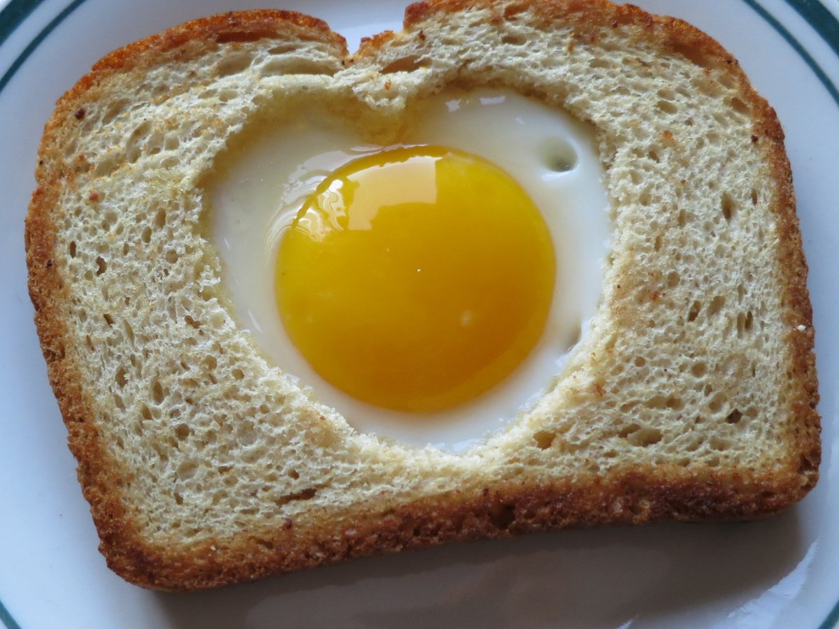 Heart shaped egg toast, Recipe Petitchef