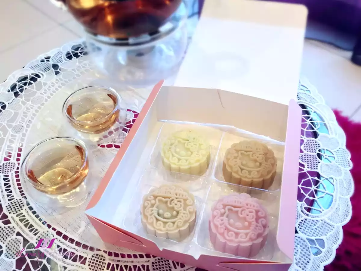 Hello Kitty Snowskin Mooncakes with Chocolate Truffles