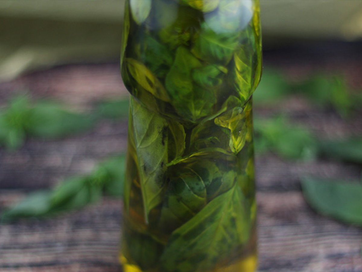 Homemade basil oil - photo 3