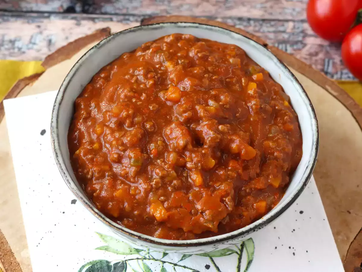 Homemade bolognese sauce - ragù alla bolognese - photo 2