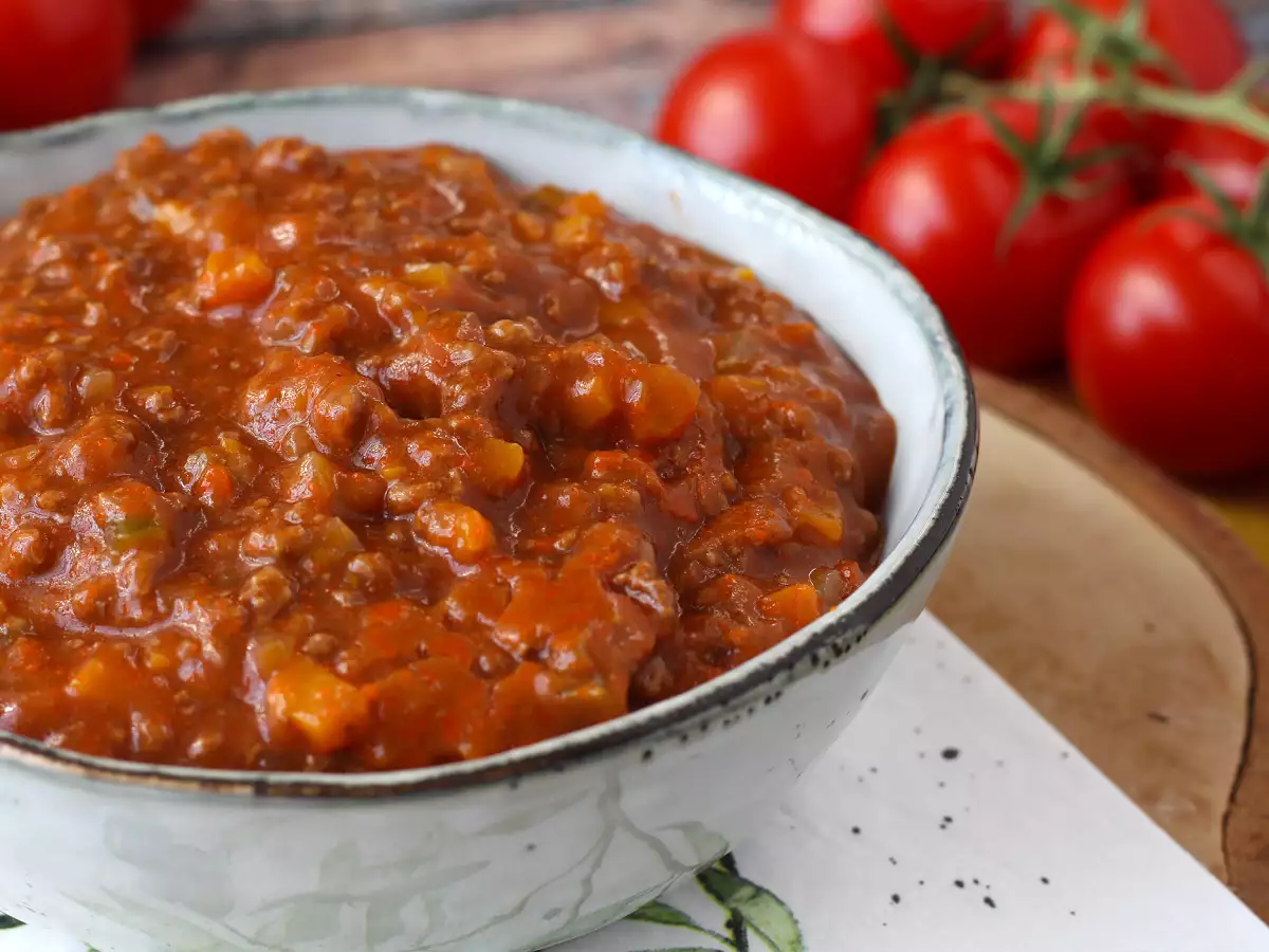 Homemade bolognese sauce - ragù alla bolognese - photo 3