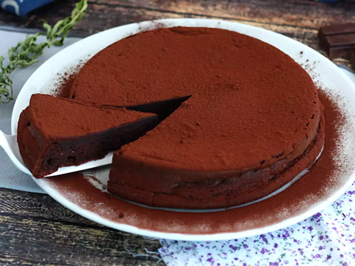 Homemade chocolate mousse cake - photo 4