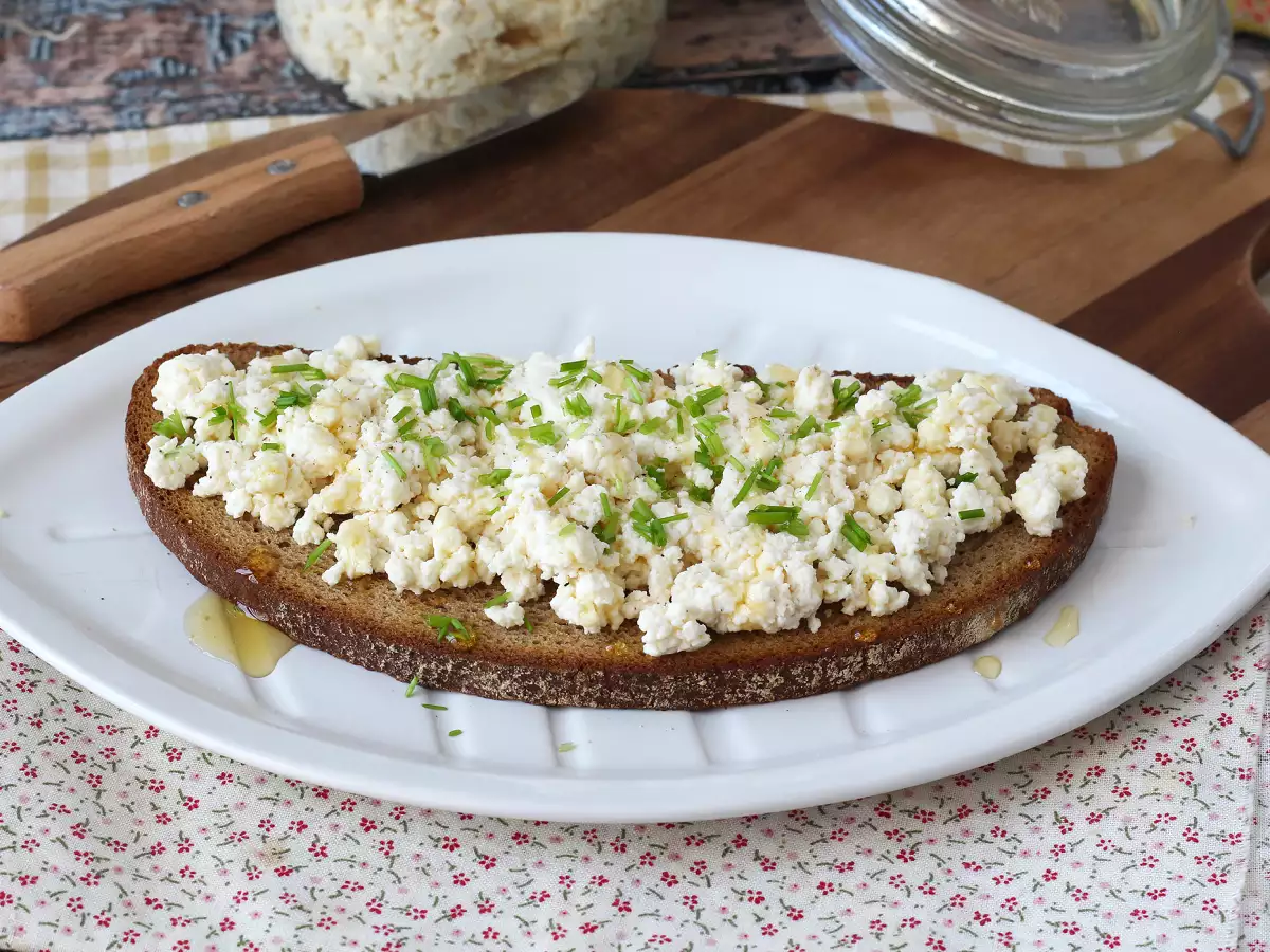 Homemade cottage cheese with just two ingredients! - photo 2