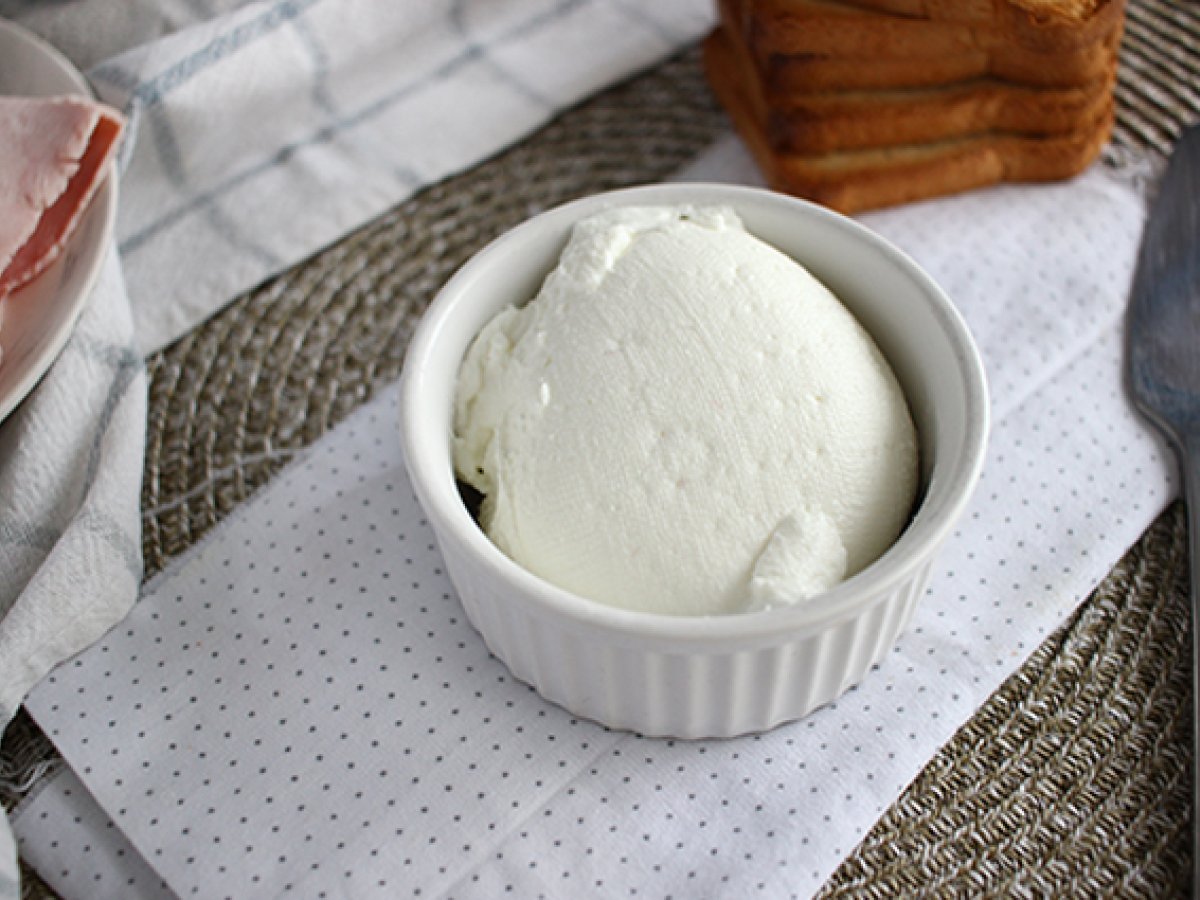 Homemade cream cheese - Philadelphia - 2 ingredients - photo 3