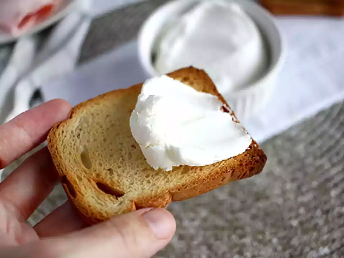 Homemade cream cheese (philadelphia style) with 2 ingredients - photo 2