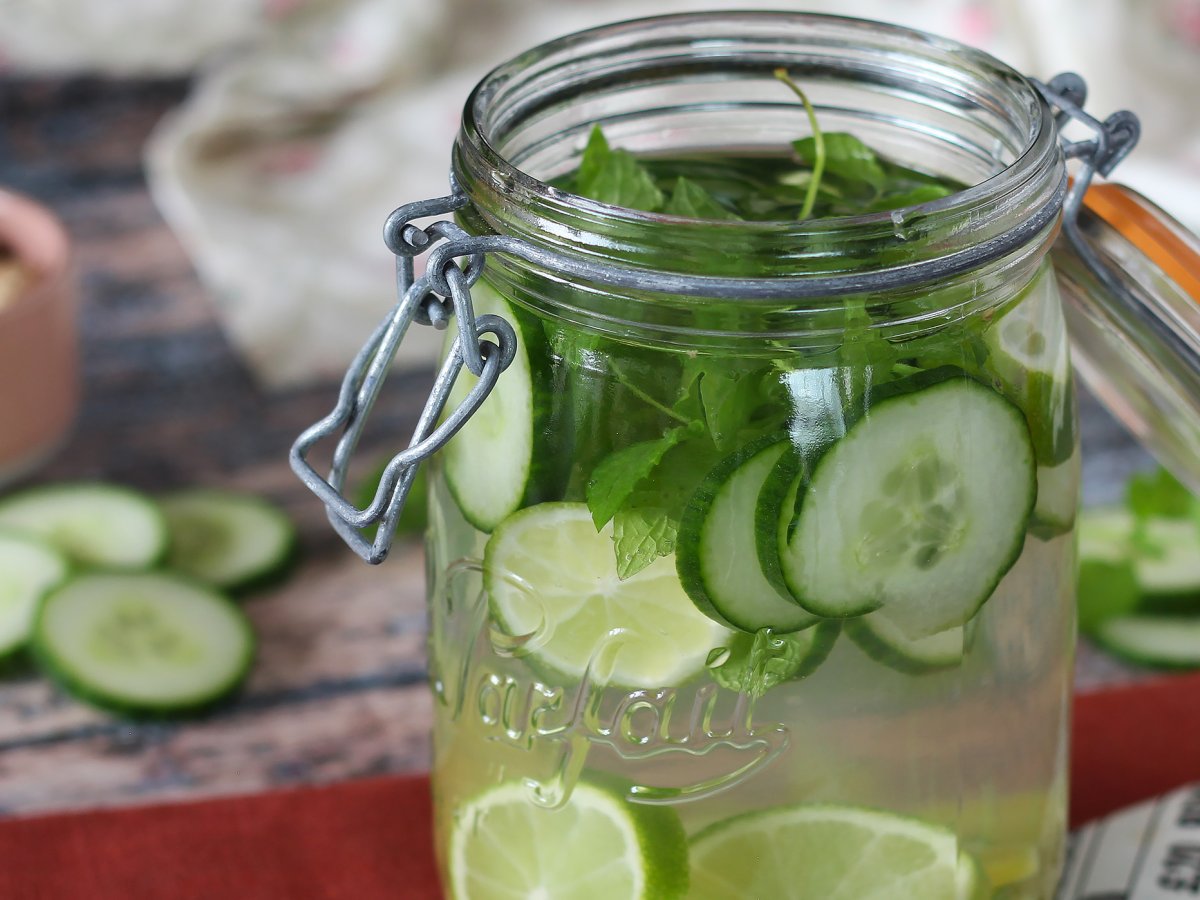 Homemade flavored water with cucumber, lime, mint and ginger - photo 2