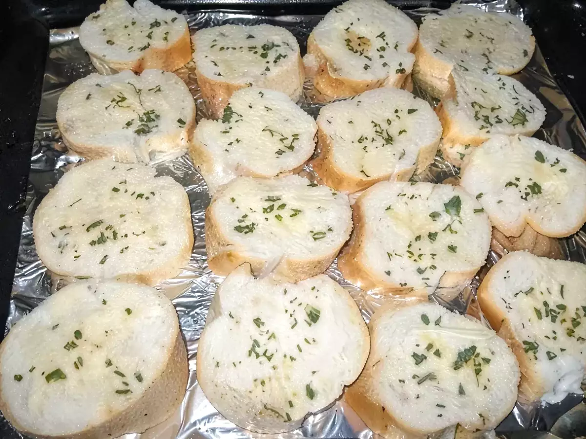 Homemade Garlic Bread (Never Been So Easy) - photo 2