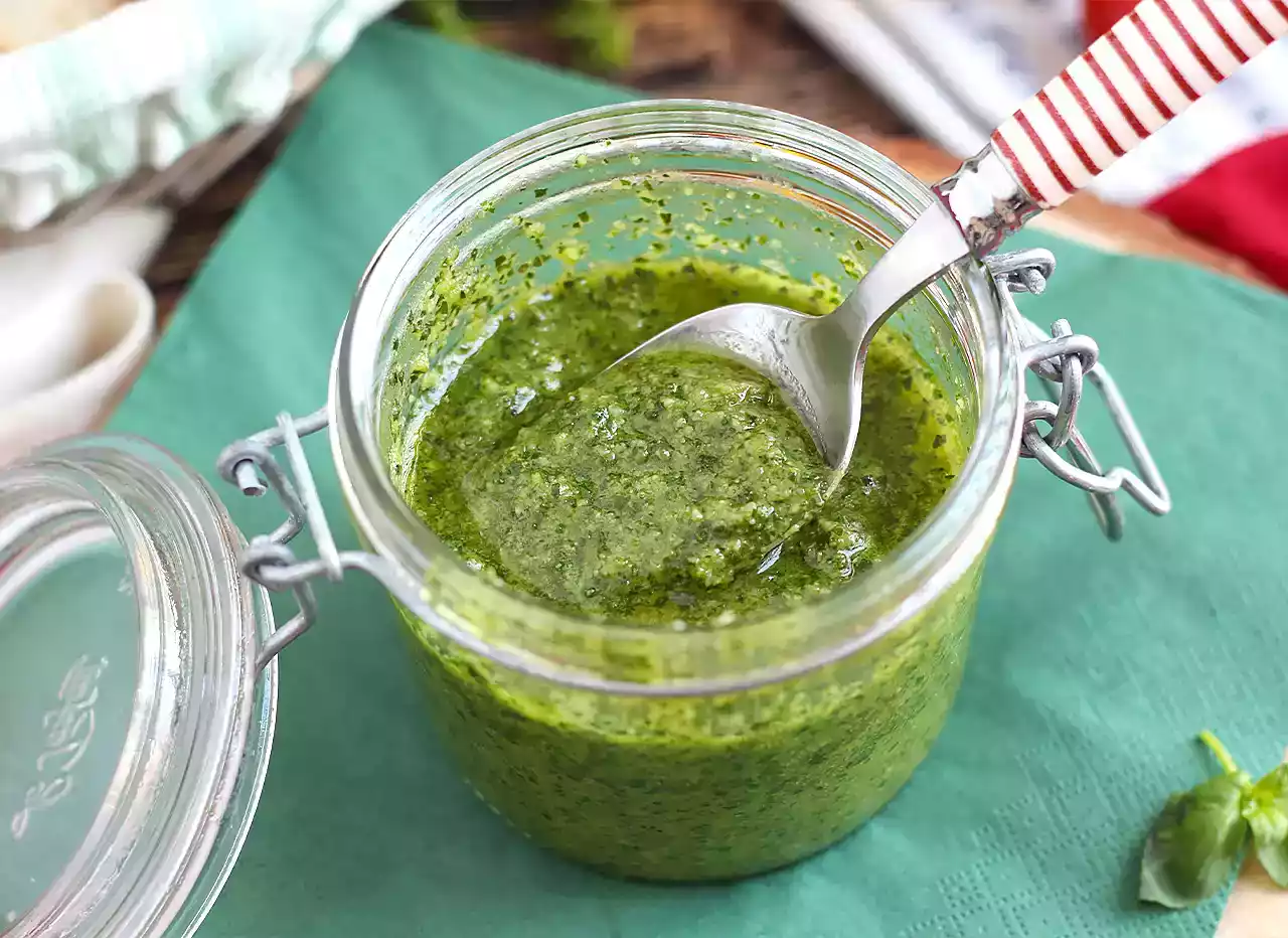 Homemade green pesto - pesto alla genovese