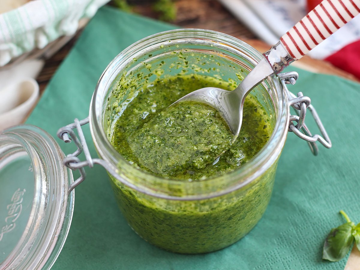 Homemade green pesto - pesto alla genovese