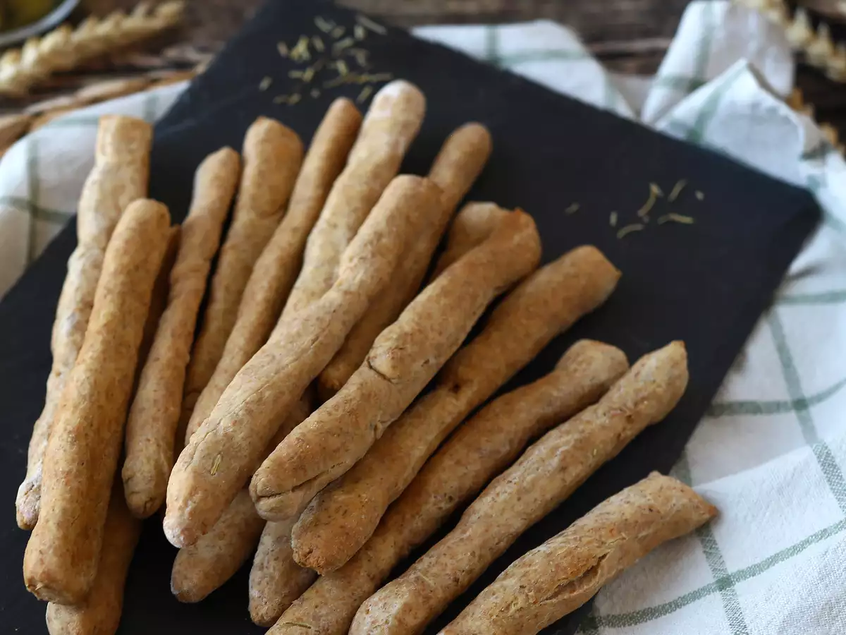 Homemade healthy herb grissini (breadsticks) - photo 2
