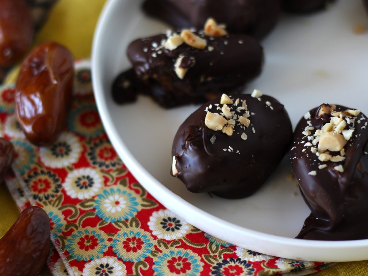 Homemade healthy Snickers bars with dates - photo 2