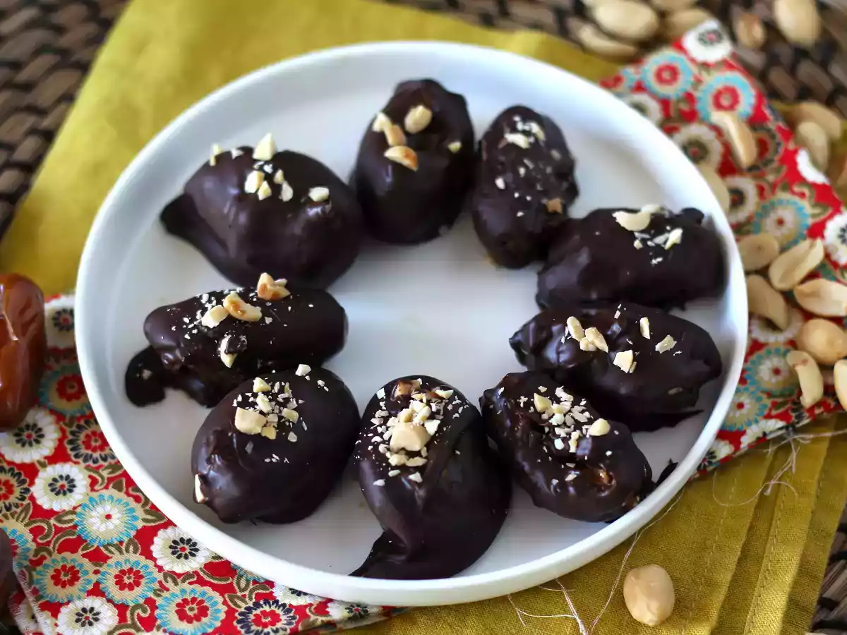 Homemade healthy snickers bars with dates - photo 3