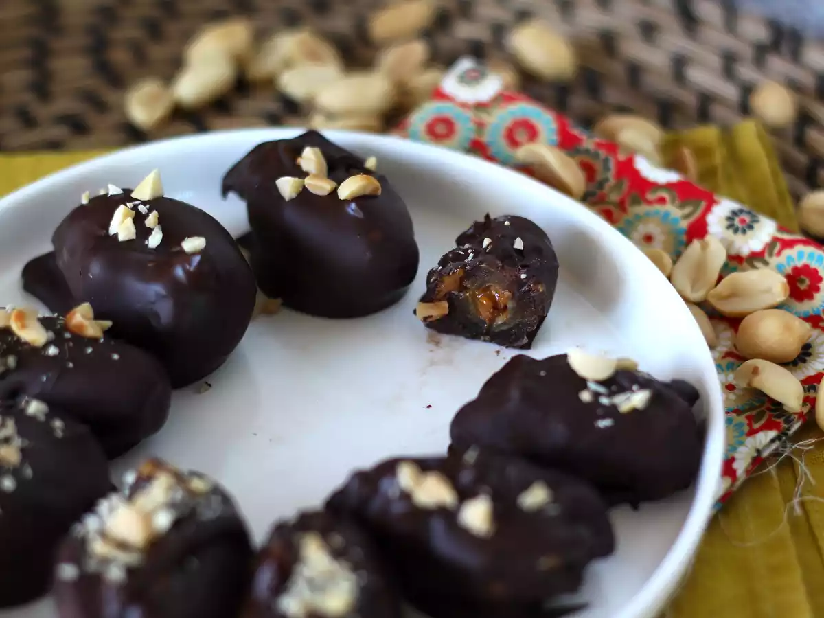Homemade healthy snickers bars with dates - photo 4
