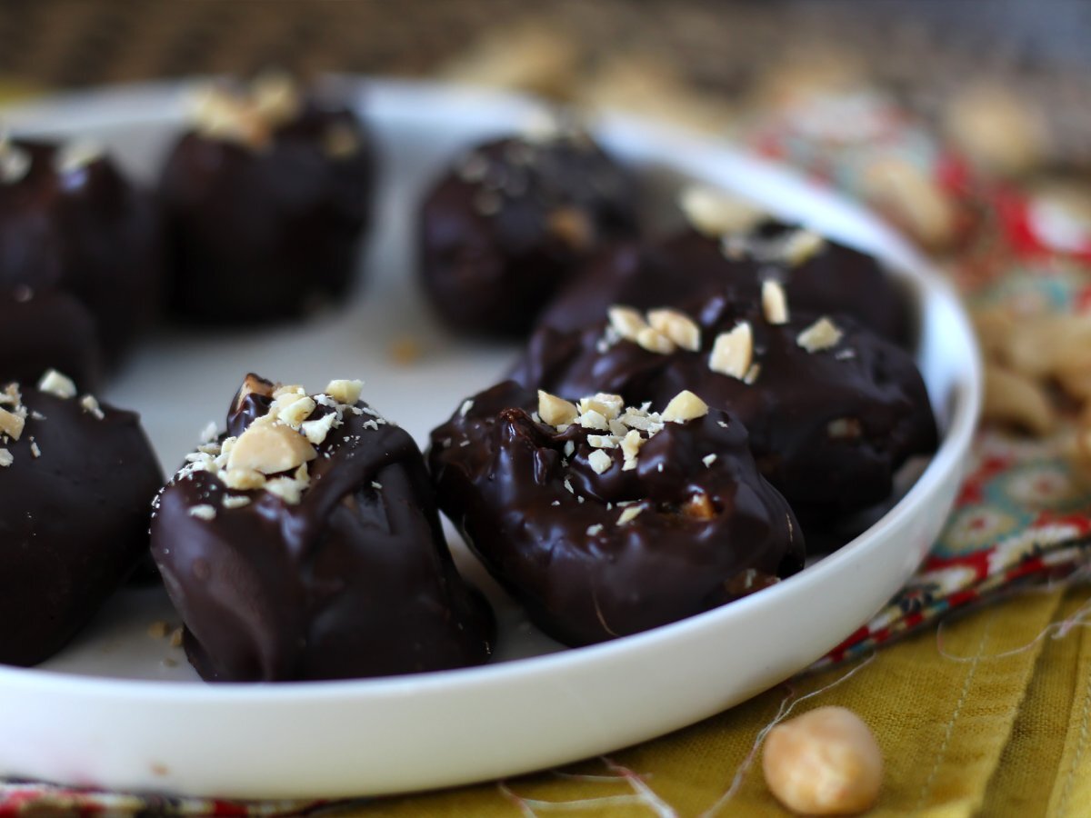 Homemade healthy Snickers bars with dates - photo 5