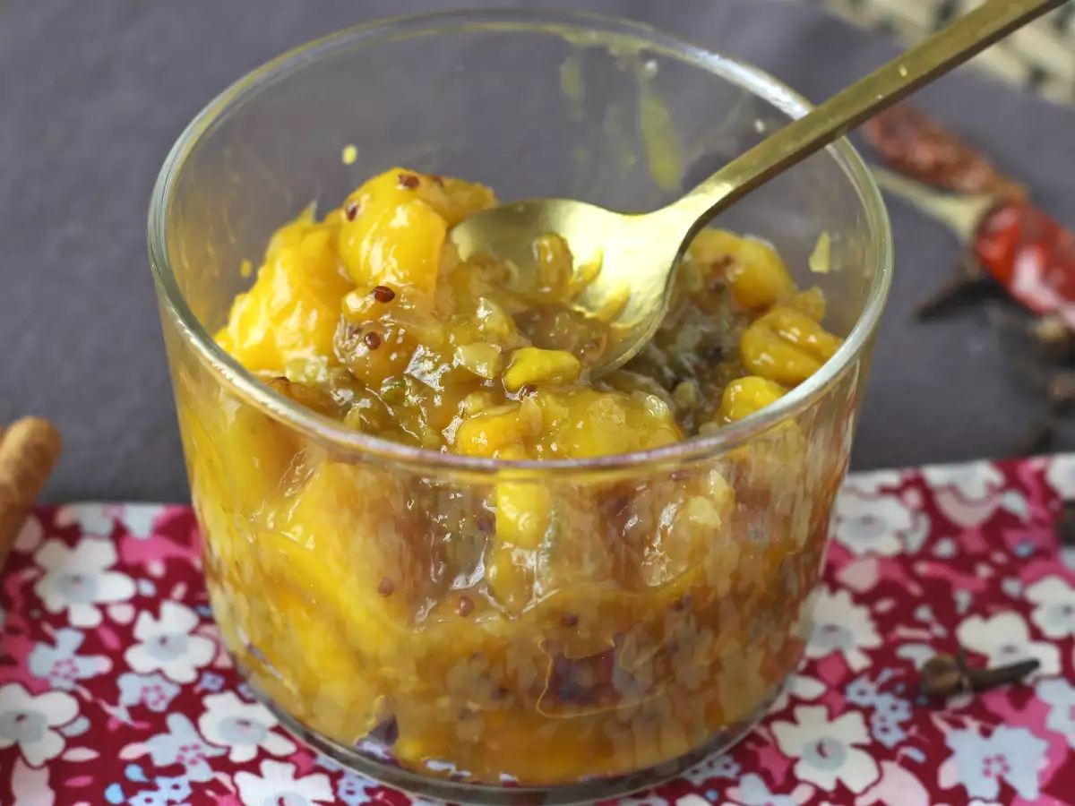 Homemade mango chutney: the sweet and sour Indian condiment that goes with everything