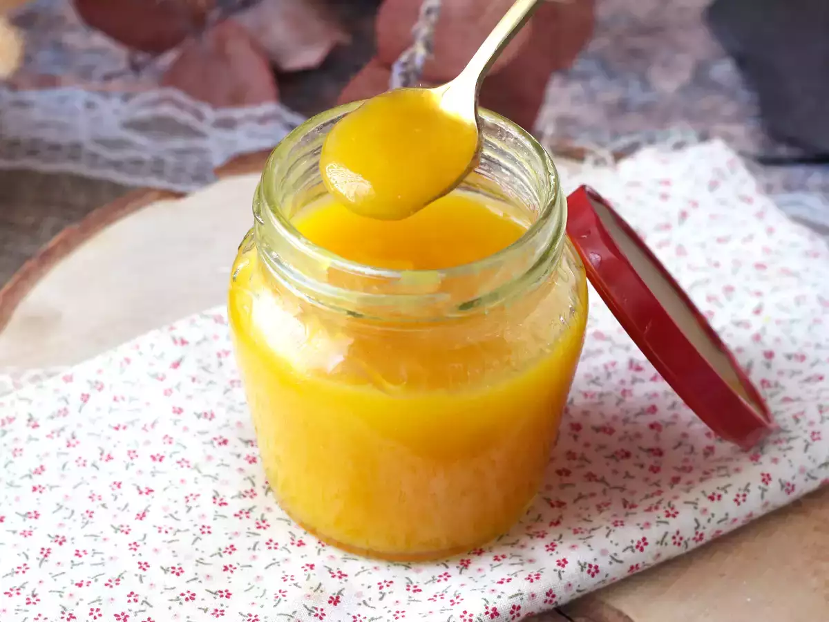 Homemade mango jam with only 3 ingredients!