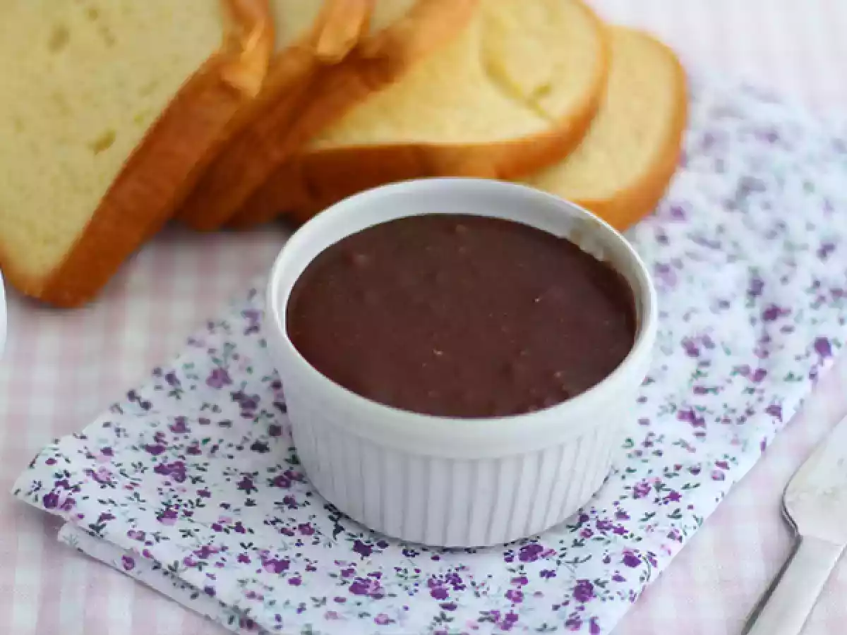 Homemade nutella, hazelnut and chocolate spread - video recipe !