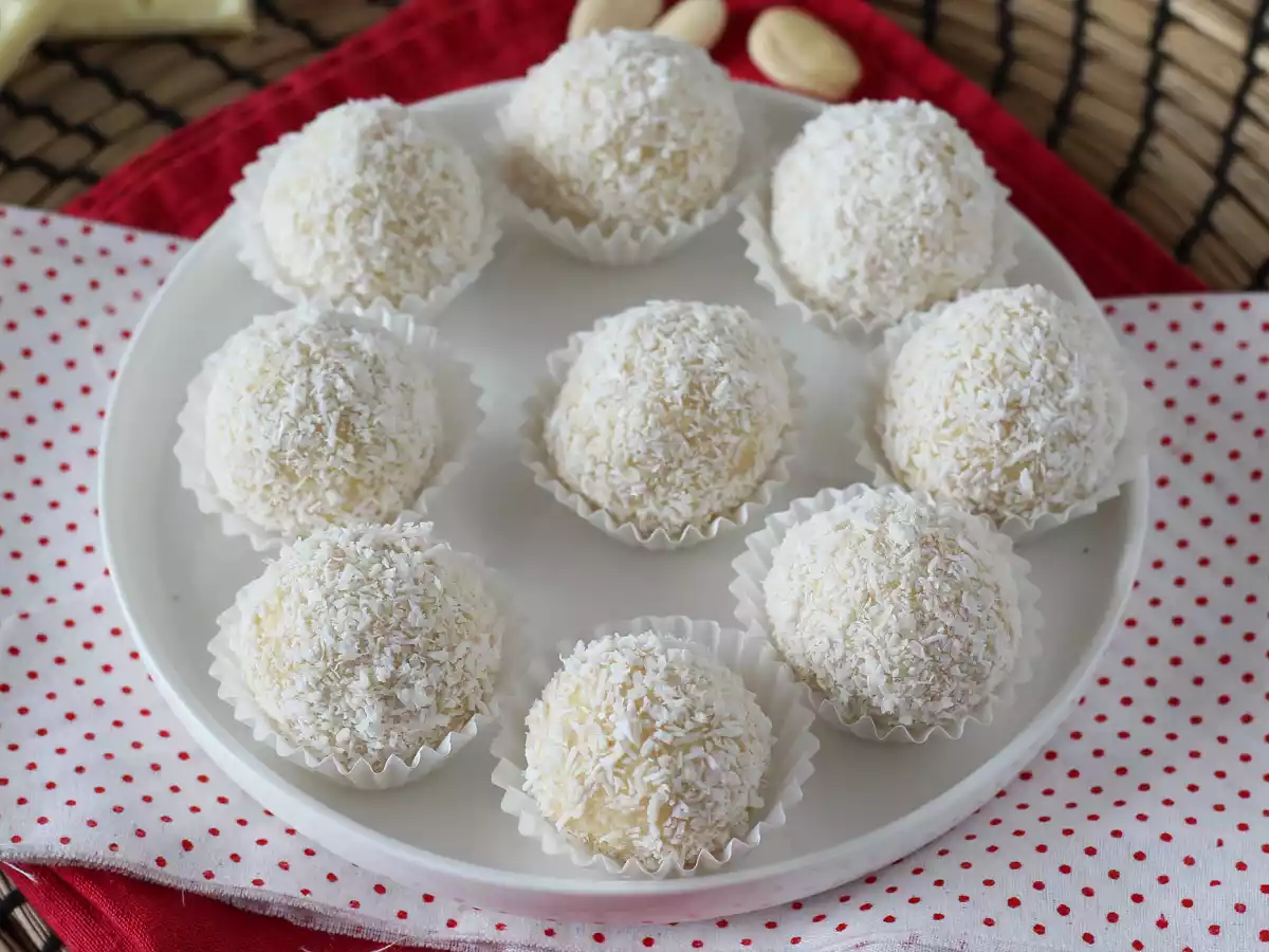 Homemade raffaello : coconut, white chocolate and almond treats ! - photo 2