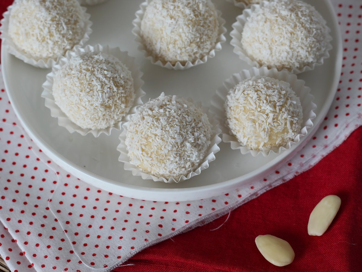 Homemade Raffaello : coconut, white chocolate and almond treats ! - photo 3