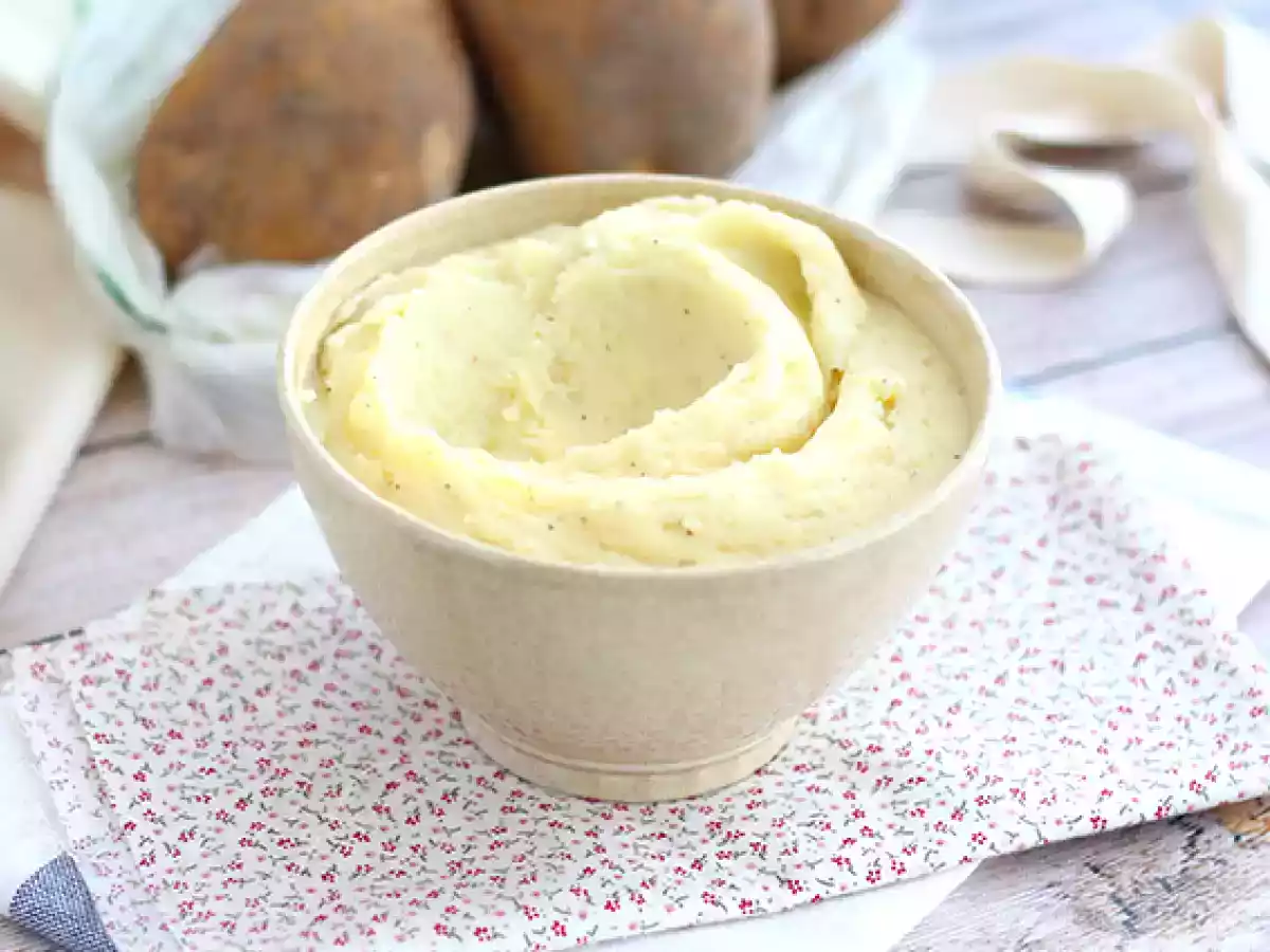 Homemade simple mashed potatoes