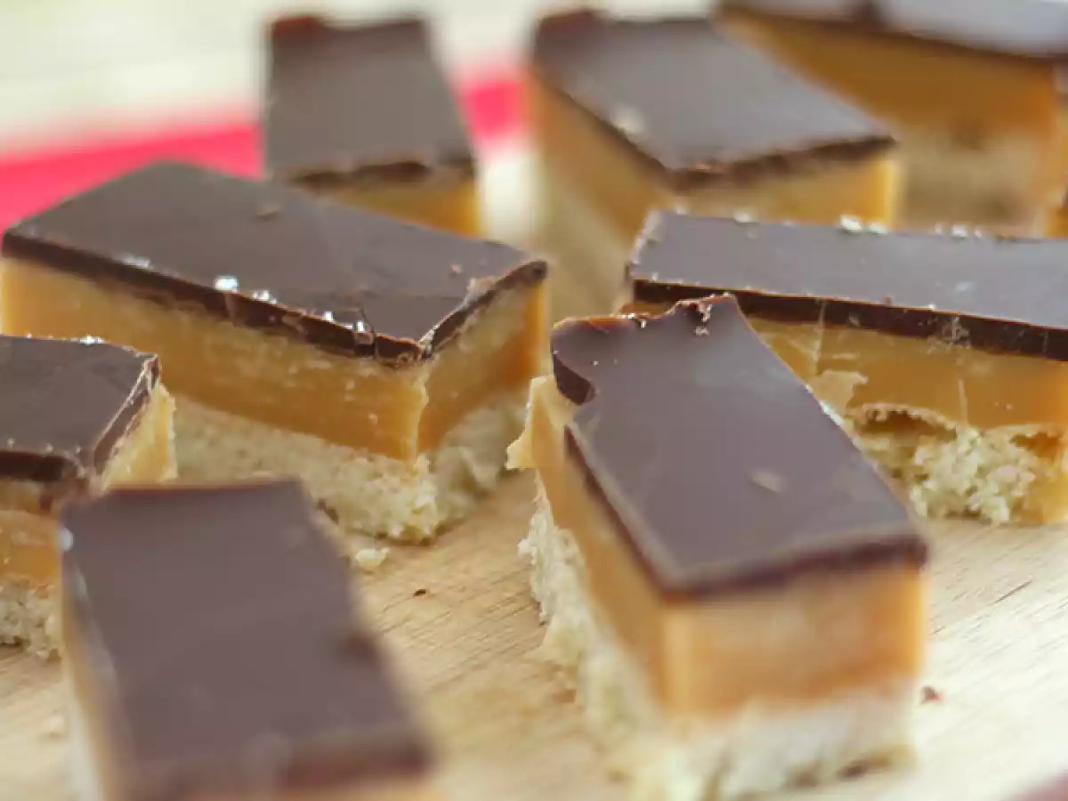 Homemade twix or millionaire's shortbread - video recipe! - photo 3