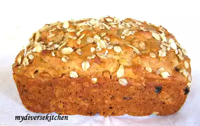 Honey oatmeal raisin quick bread recipe for easy baking