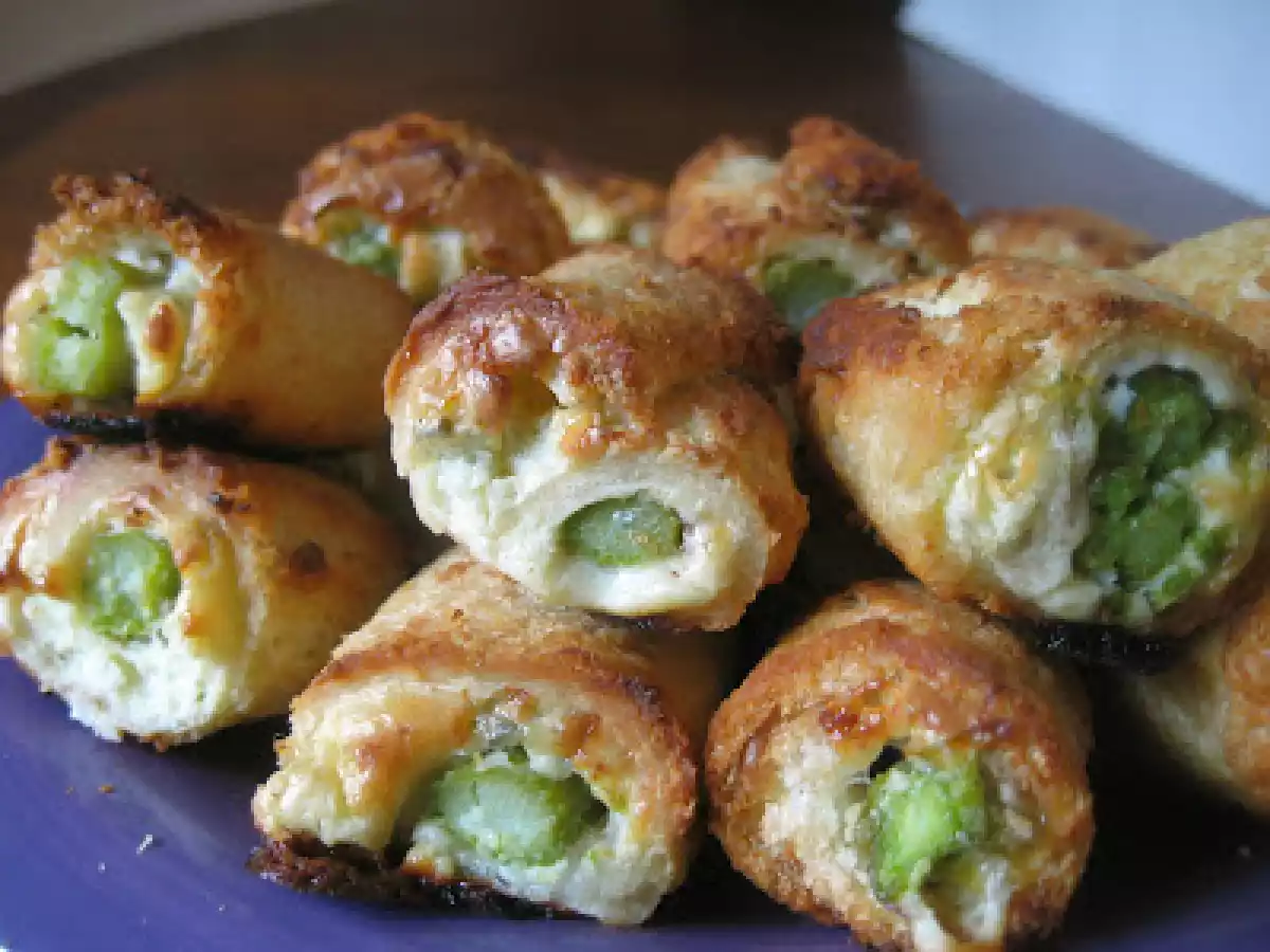 Hot Asparagus Rolls