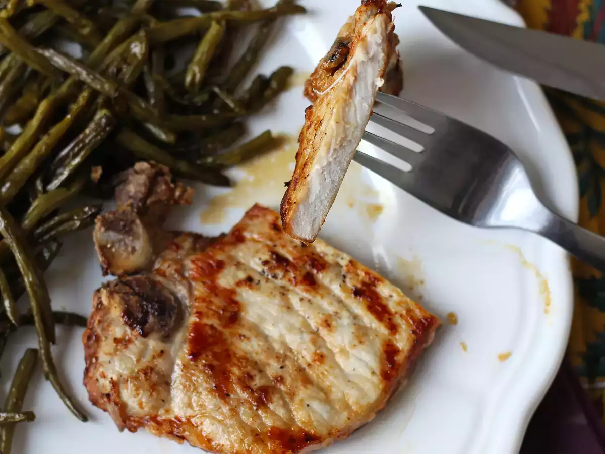 How do I cook a pork chop in the air fryer? - photo 4