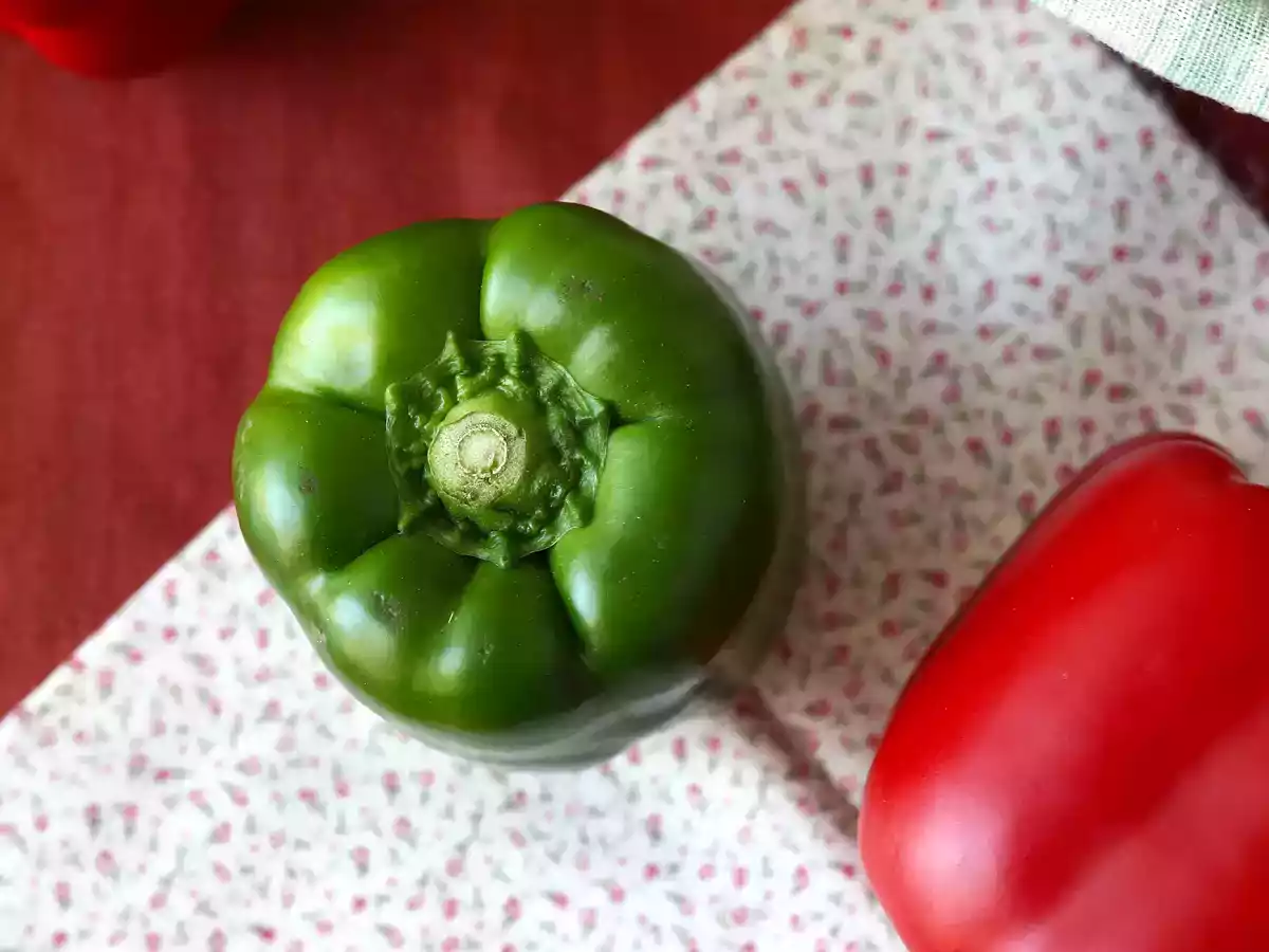 How do i peel peppers in the microwave?
