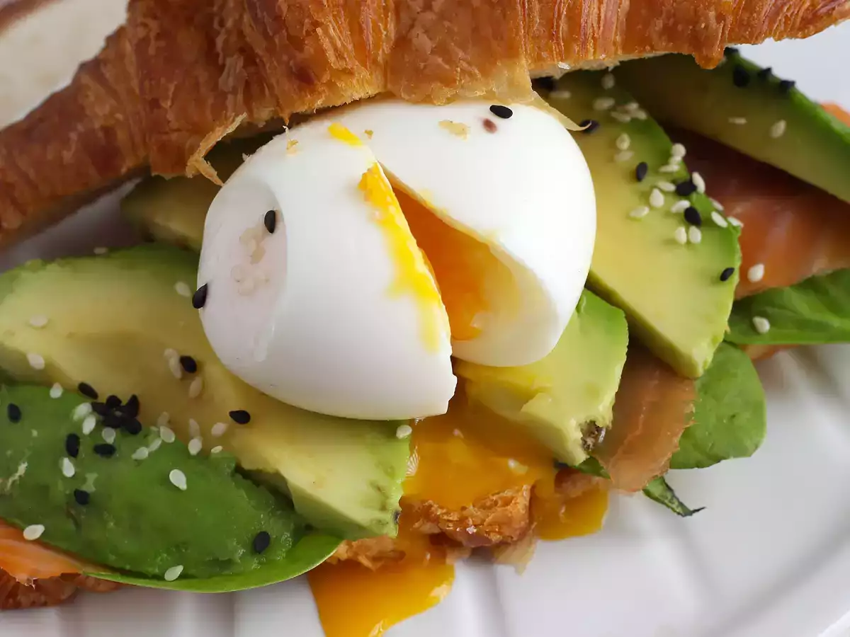 How do you cook a soft-boiled egg? - photo 2