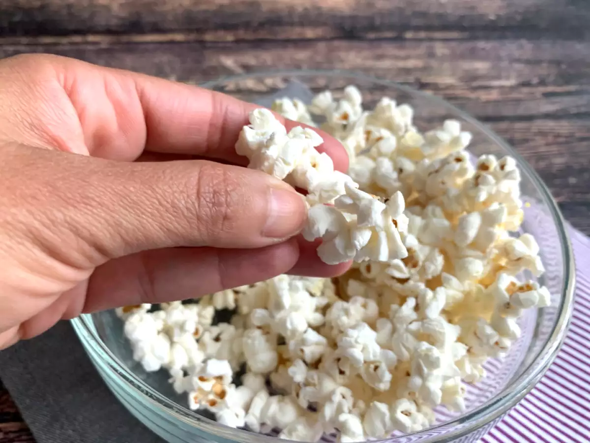 How do you make popcorn in the microwave? (without oil) - photo 3